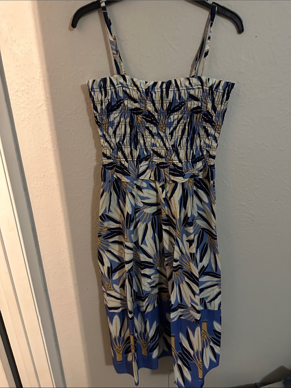 Vince Camuto Blue, White & Tan Leaf-Print Sundress